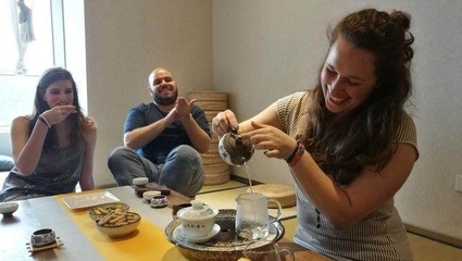 美僑會(huì)帶老外走進(jìn)重慶“十方無(wú)界素食餐廳”體驗(yàn)中國(guó)文化