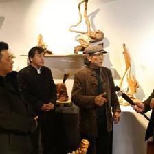 全國各地藝術家三十余人到慧木軒根雕藝術館參觀交